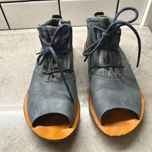 Sorel cute open toe boots